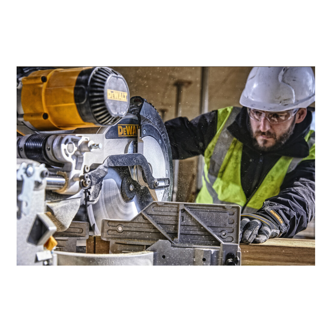 DEWALT paneelzaag 305 mm 1675 watt DWS780-QS