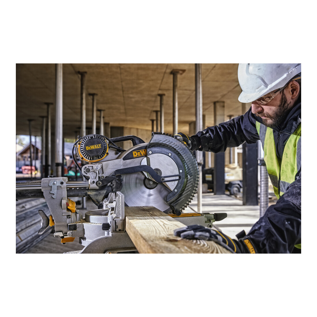DEWALT paneelzaag 305 mm 1675 watt DWS780-QS