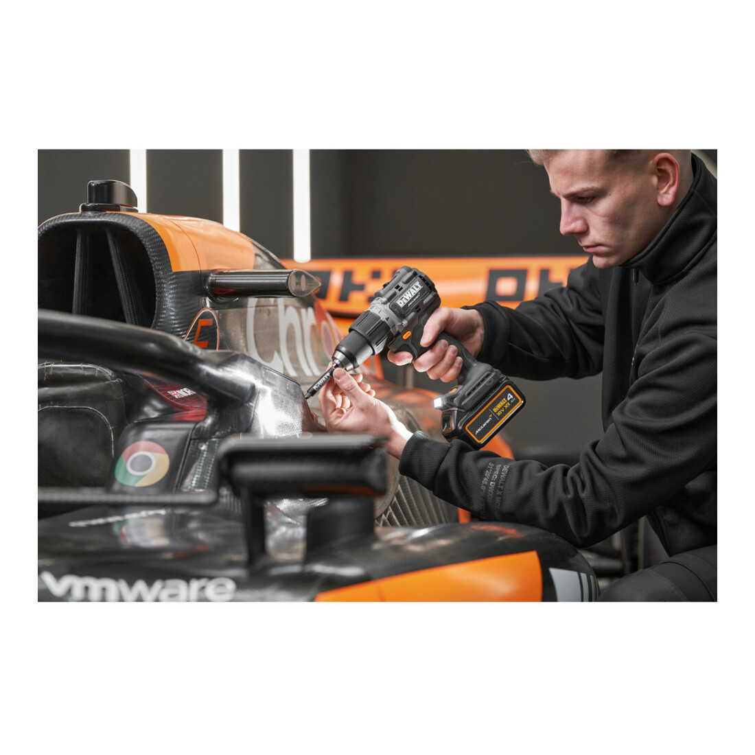 DEWALT Perceuse-visseuse à percussion sans fil 18V, incl. 2 batteries (18 V / 4Ah) et chargeur rapide système