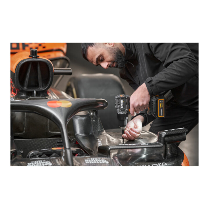 DEWALT Perceuse-visseuse à percussion sans fil 18V, incl. 2 batteries (18 V / 4Ah) et chargeur rapide système