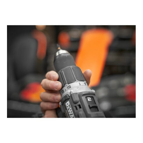 DEWALT Perceuse-visseuse à percussion sans fil 18V, incl. 2 batteries (18 V / 4Ah) et chargeur rapide système