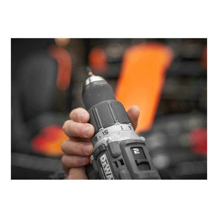 DEWALT Perceuse-visseuse à percussion sans fil 18V, incl. 2 batteries (18 V / 4Ah) et chargeur rapide système