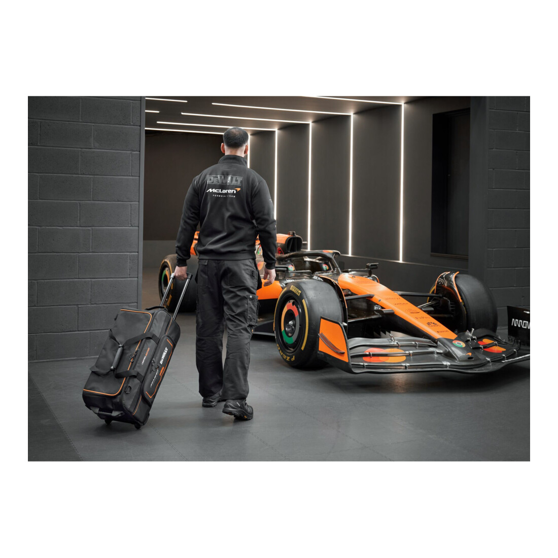 DEWALT Reisetasche mit Rollen und Teleskopgriff MCLAREN Design (Duffle Bag)