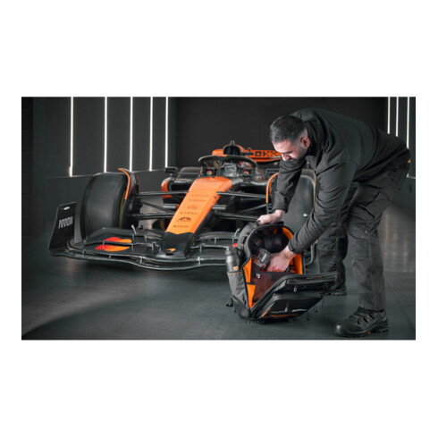 DEWALT Rucksack-Trolley MCLAREN Design mit Rollen und Teleskopgriff