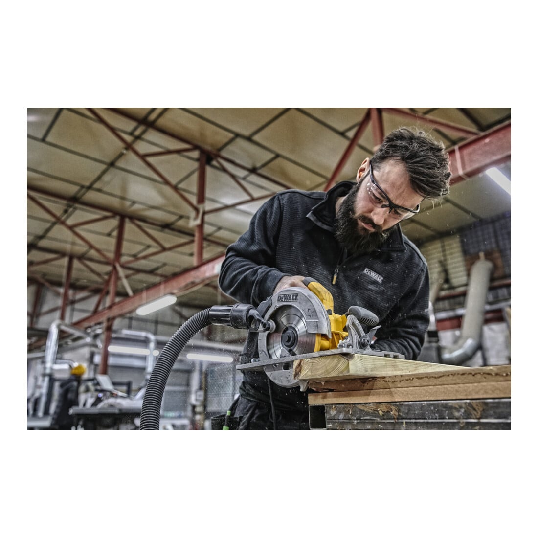 DEWALT Sega circolare manuale, 61 mm, in valigetta DWE576K-QS