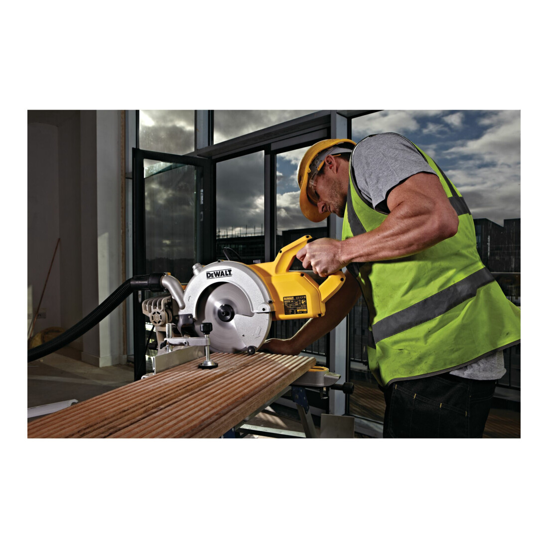 DEWALT Sega per pannelli 250 mm 1850 watt DWS778-QS