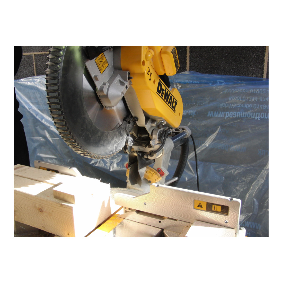 DEWALT Set di seghe per pannelli inclusa strutt. portante DWS780KIT