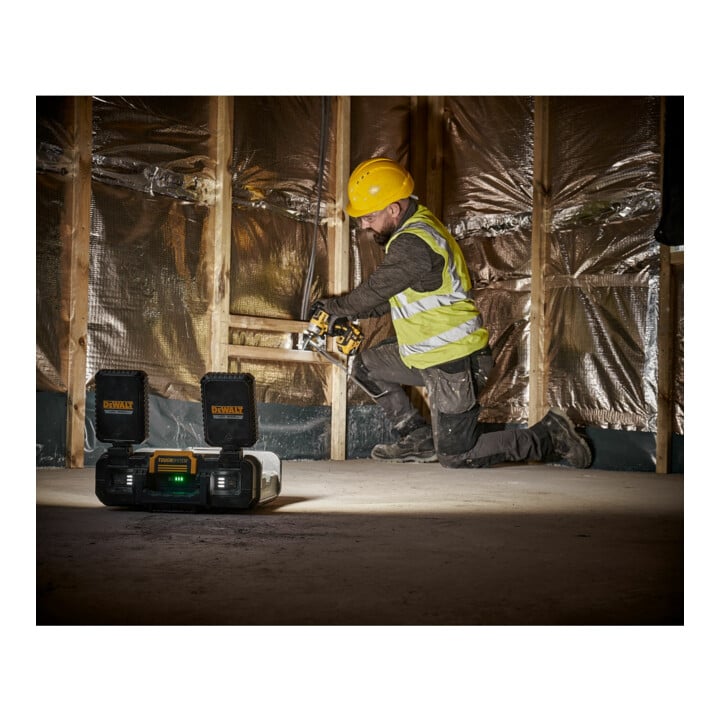 DEWALT ToughSystem Werkzeugbox mit Leuchten