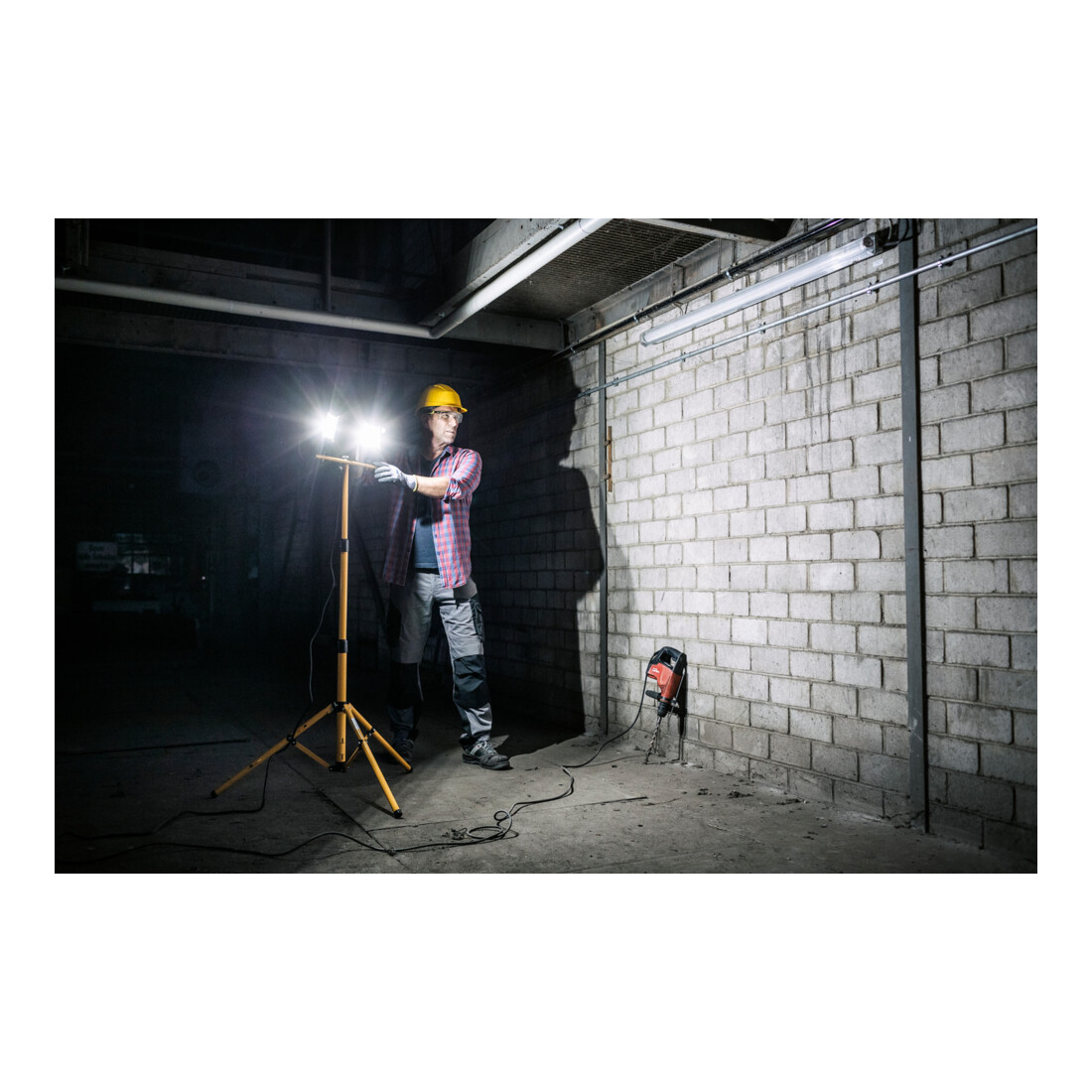 Doppel Stativ LED Strahler JARO 4050 T 2x1950lm, 39W, IP65, 2,5m H07RN-F3G1.0