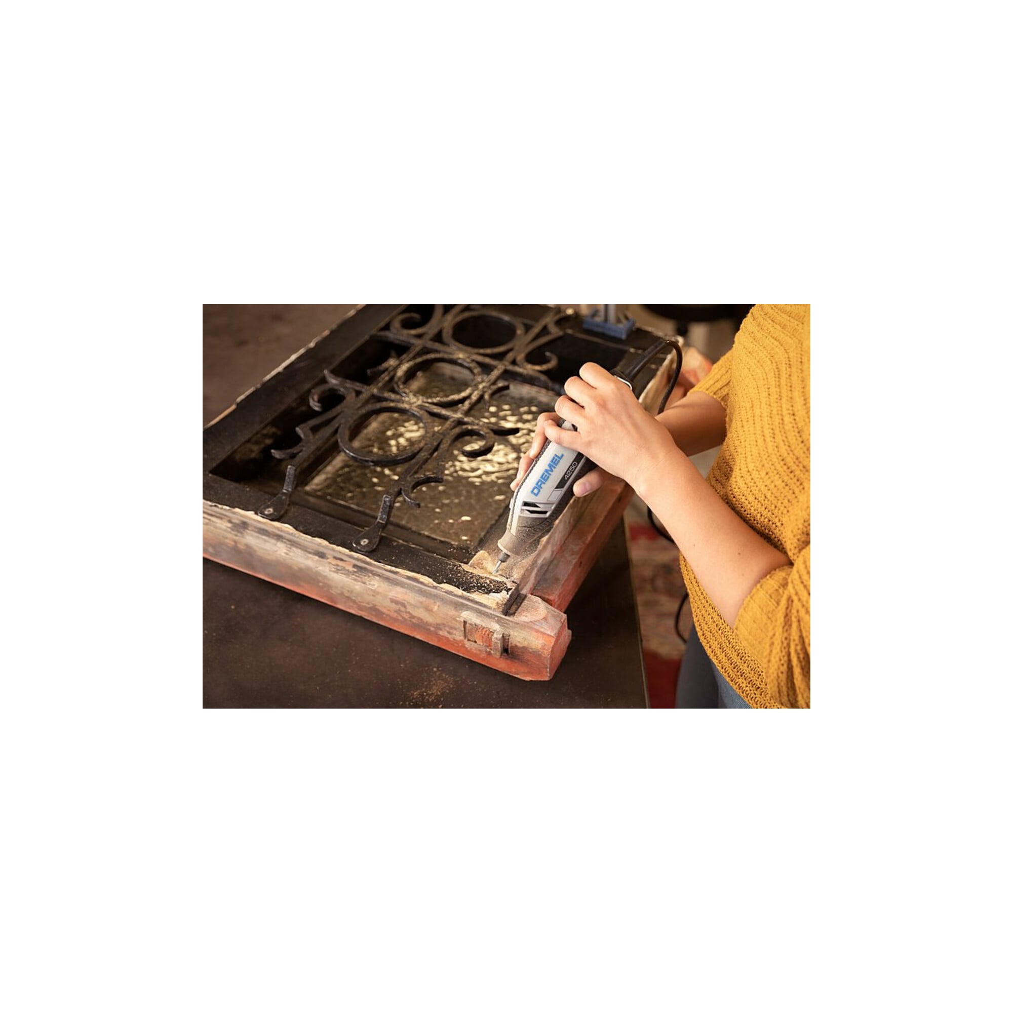 DREMEL 4250, kabelgebundenes Multitool, 128 Zubehöre, 6 Vorsatzgeräte