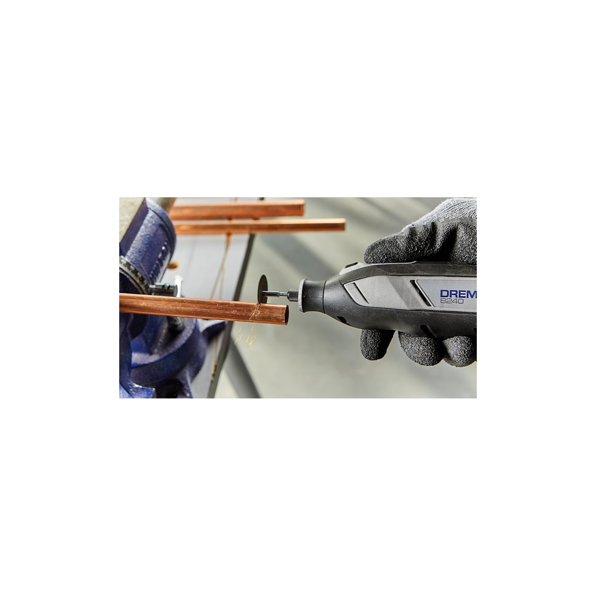 DREMEL 8240, Kabelloses Multitool, 1 x 12-V-2-Ah-Akku), 65 Zubehöre