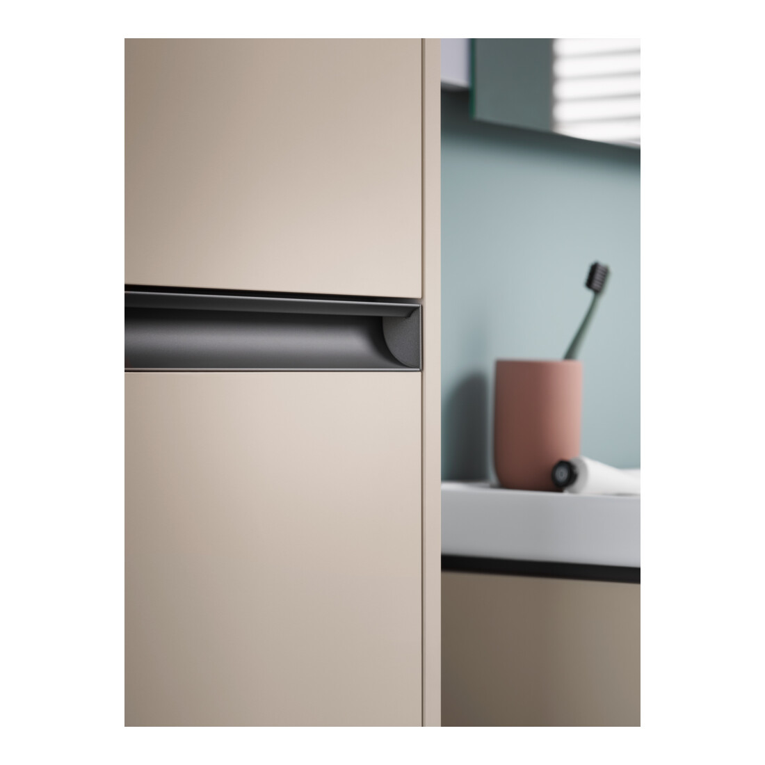 Duravit Ketho.2 Demi-colonne 40x24x132 cm, 2 portes, taupe mat, raccord à droite