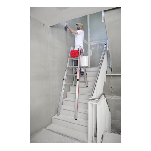 Escabeau d'escalier Hymer de forme conique, accessible des deux côtés