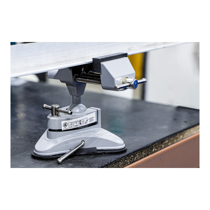 Étau de table pivotable BGS Do it yourself, mâchoires de 70 mm avec pied à ventouse