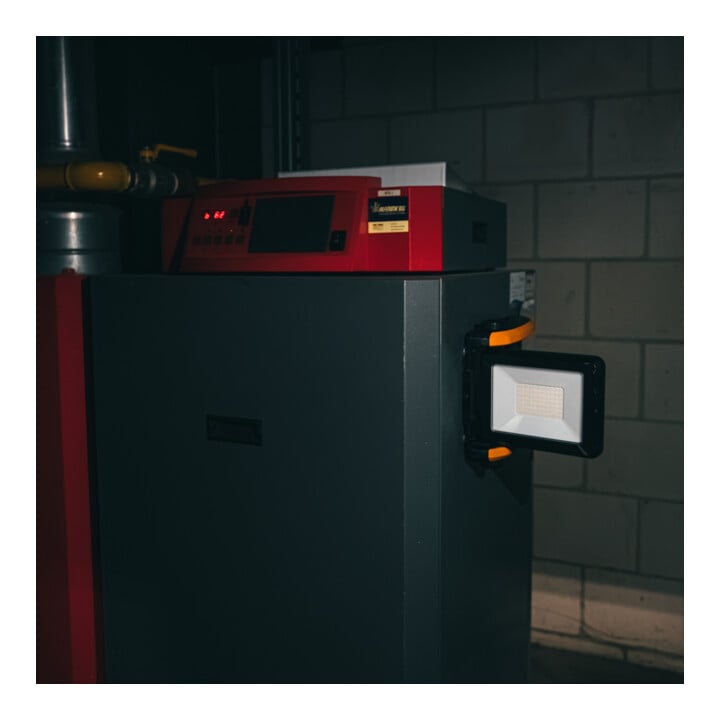 FORTIS Akku-Arbeitsleuchte Wechselakkusystem 18V 2900 Lumen inkl. Adapter