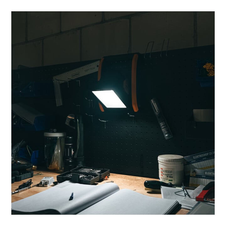 FORTIS Akku-Arbeitsleuchte Wechselakkusystem 18V 2900 Lumen inkl. Adapter
