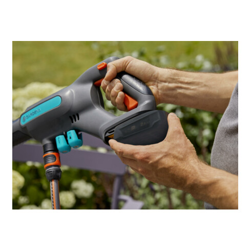 GARDENA Akku-Mitteldruckreiniger AquaClean 24/18V P4A Premium Ready-To-Use Set