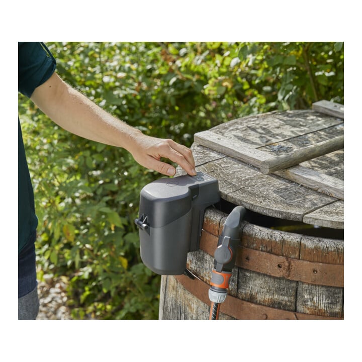GARDENA Akku-Regenfasspumpe 2000/2 18V P4A Ready-To-Use Set
