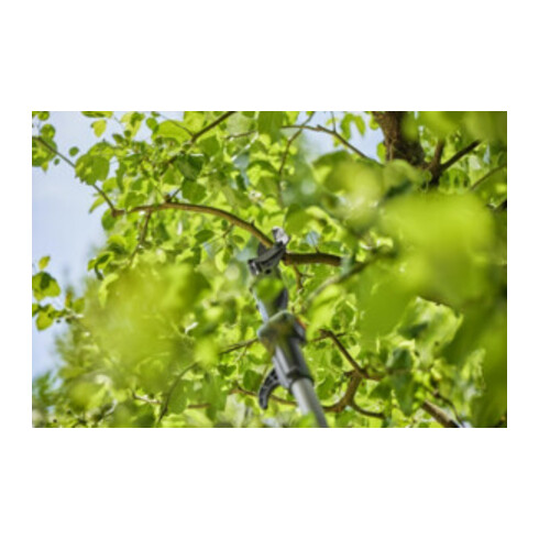 Gardena Akku-Teleskop-Baumschere HighCut 250/18V P4A Ready-To-Use Set