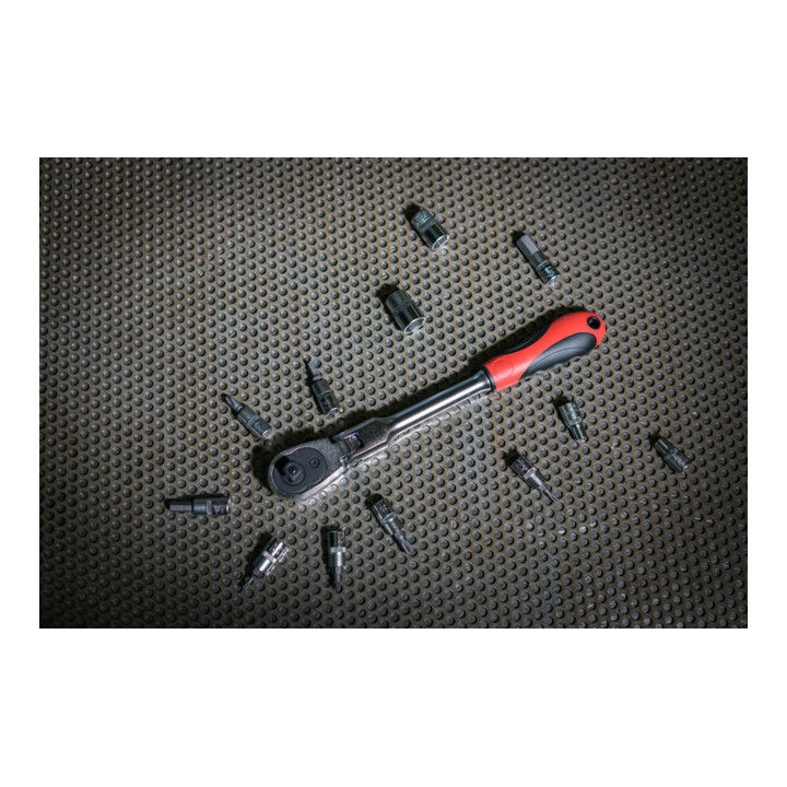 Gedore red Cliquet à tête articulée avec poignée ergonomique 2K, déclenchement par bouton-poussoir, denture fine 72 dents, 1/2 pouce, tube en acier, rouge/noir