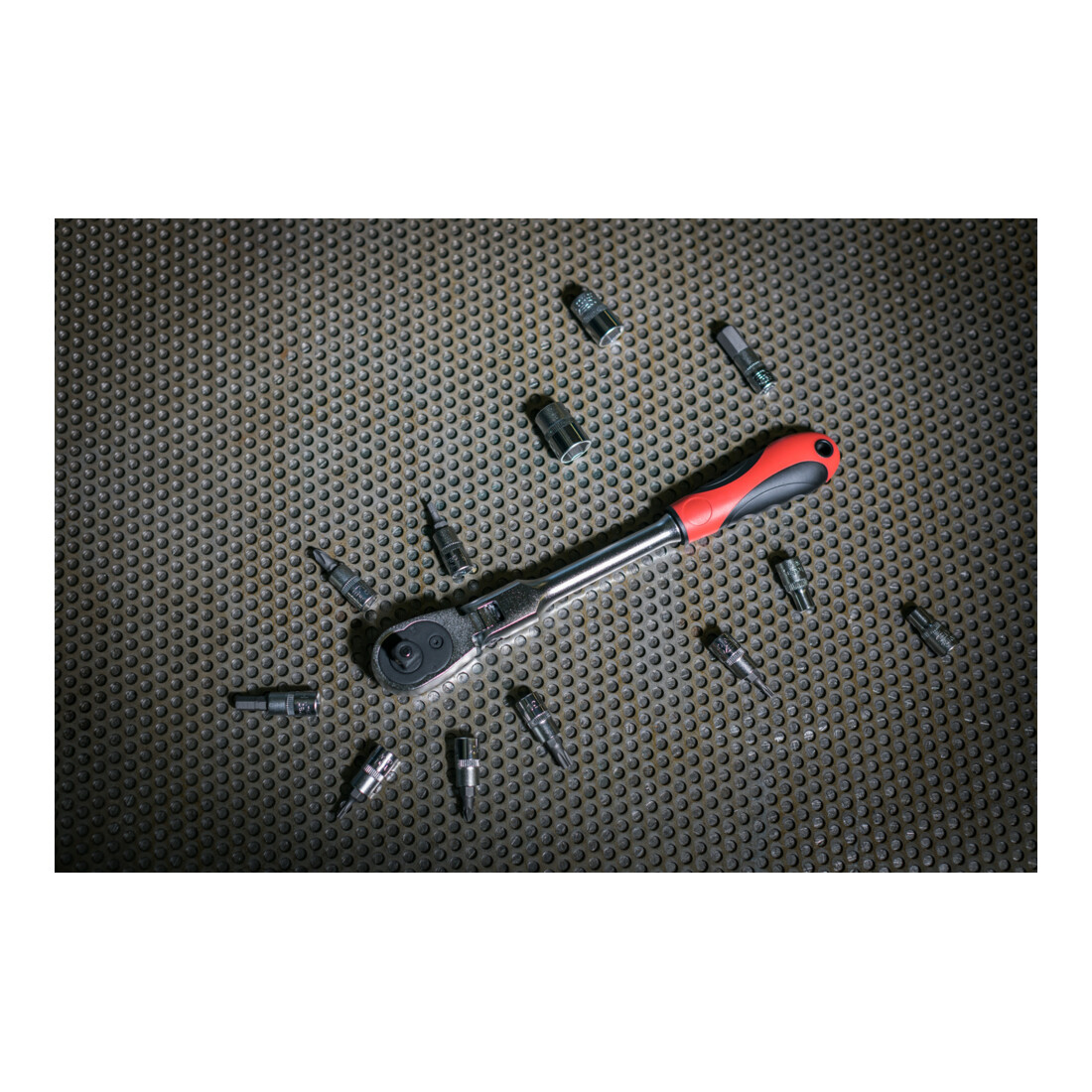 Gedore red Gelenk-Umschaltknarre mit ergonomischem 2K-Griff, Druckknopfauslösung, Feinverzahnung mit 72 Zähnen, 1/2 Zoll, Stahlrohr, Rot/Schwarz