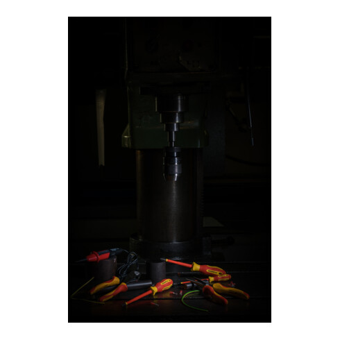 Gedore red VDE Schraubendreher Kreuzschlitz PZ1, Schraubenzieher 1000 V isoliert, Länge 180 mm, Werkzeug, R39300115, Stahl