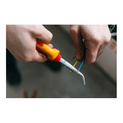 Gedore VDE Flachrundzange, Elektronik, lange Backen, gezahnt, gewinkelt, induktiv gehärtet, Länge 200 mm, VDE 8132-200 H