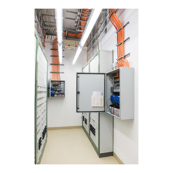 GEZE Centrale de commande de secours RWA MBZ 300 24V DC en saillie en tôle d'acier grise