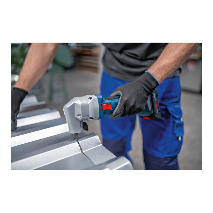 Grignoteuse sans fil GNA 18V-16 E Bosch, 2 batteries ProCORE18V 4.0Ah, chargeur et L-BOXX