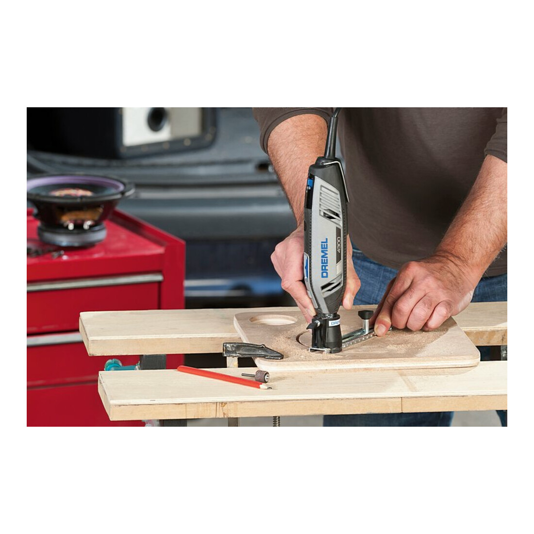 Guide de découpe circulaire et parallèle DREMEL® Bosch