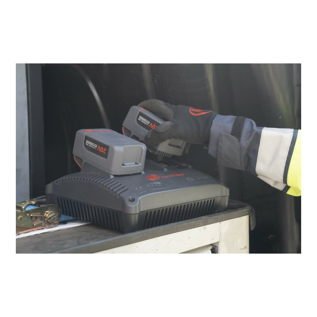 Ingersoll Rand Chargeur de batterie sans fil Dual BC1221-EU