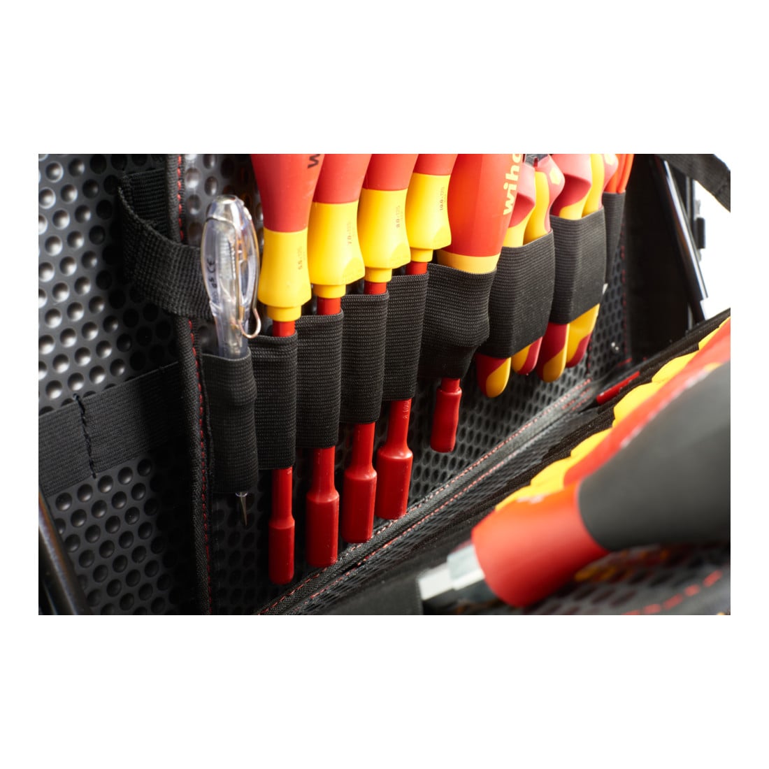 Jeu d'outils Wiha pour électricien Competence XXL II avec chariot intégré, 115 pièces en coffret
