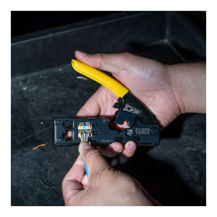 Klein Tools Compacte datacrimp tang met ratel RJ45 RJ11 RJ12