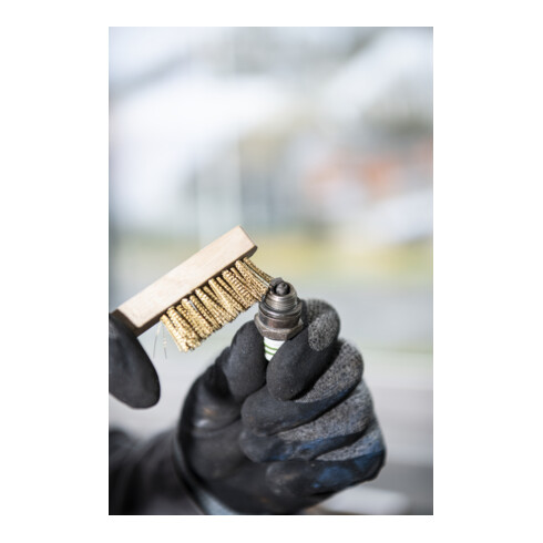 Klingspor BHZ 600 Zündkerzenbürste Anzahl Reihen 3, 45 x 17 x 145 mm, Holzgriff 0,17 Edelstahl