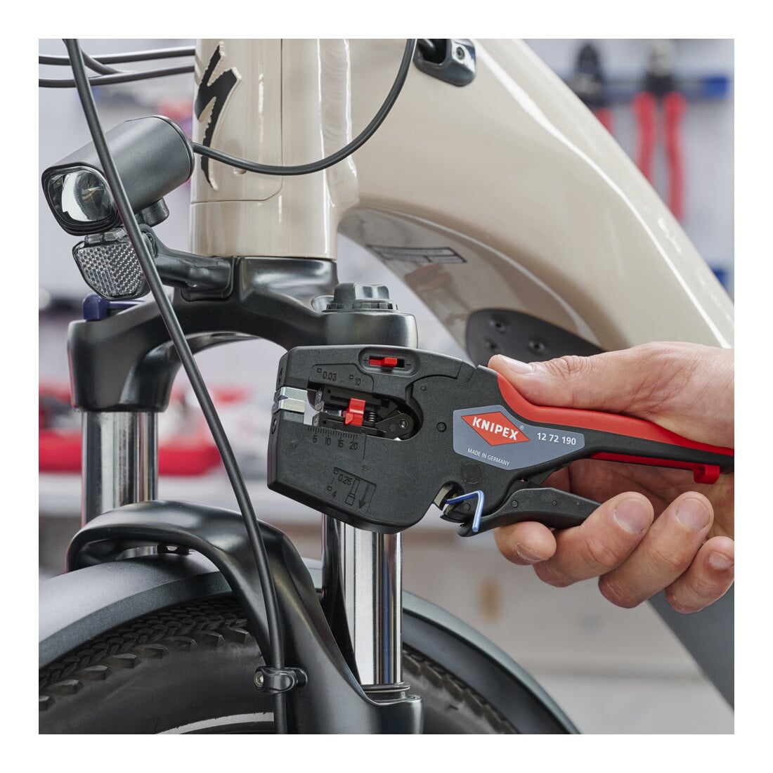 KNIPEX 12 72 190 NexStrip® Elektriker-Multiwerkzeug mit rutschhemmenden Kunststoff-Hüllen 190 mm