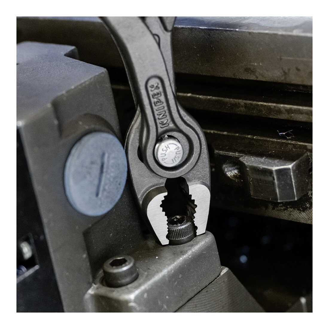 KNIPEX 82 02 150 TwinGrip Front- und Seitengreifzange mit Comfort-Griffen grau atramentiert 150 mm