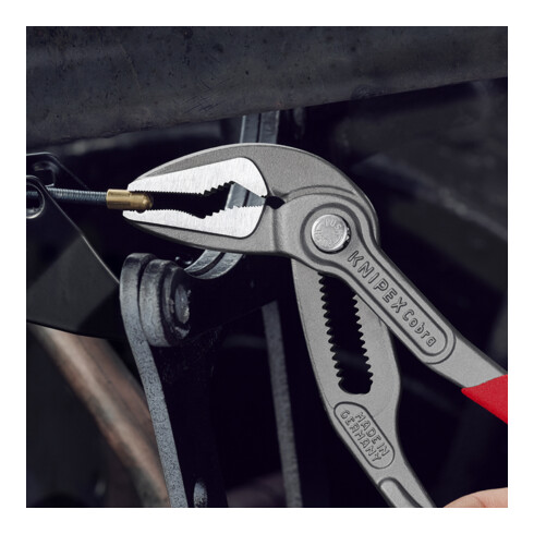 KNIPEX 87 51 180 Cobra® ES Wasserpumpenzange extra-schlank mit rutschhemmendem Kunststoff überzogen grau atramentiert 180 mm