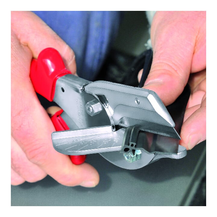 KNIPEX 94 35 215 EAN Gehrungsschere für Kunststoff- und Gummiprofile mit Kunststoff-Hüllen verchromt 215 mm