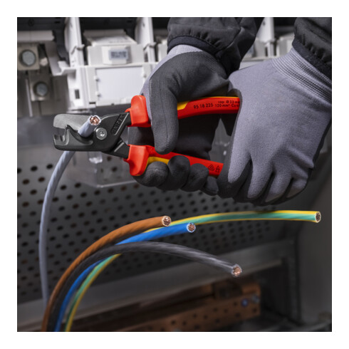 KNIPEX 95 18 225 StepCut® XL Kabelschere mit Stufenschnitt isolierender Mehrkomponenten-Griff, VDE-geprüft brüniert 225 mm