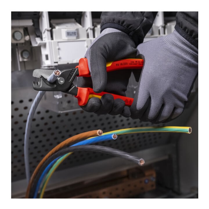 KNIPEX 95 18 225 StepCut® XL Kabelschere mit Stufenschnitt isolierender Mehrkomponenten-Griff, VDE-geprüft brüniert 225 mm