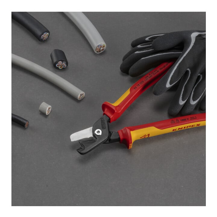 KNIPEX 95 18 225 StepCut® XL Kabelschere mit Stufenschnitt isolierender Mehrkomponenten-Griff, VDE-geprüft brüniert 225 mm