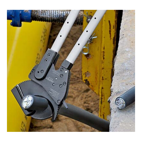 KNIPEX 95 32 060 Kabelschneider (Ratschenprinzip) mit Teleskopschenkeln mit Mehrkomponenten-Hüllen 630 mm