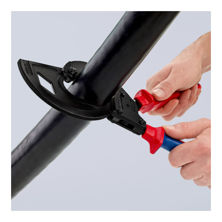 KNIPEX 95 32 320 Kabelschneider (Ratschenprinzip, Dreigang) mit Mehrkomponenten-Hüllen schwarz lackiert 320 mm