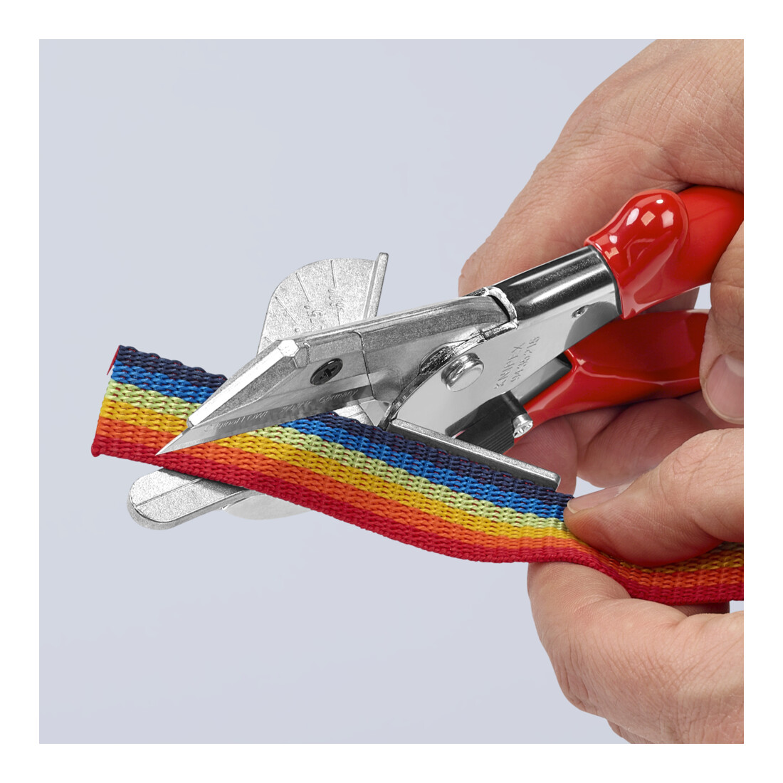 KNIPEX Cisailles à onglets EAN pour profils plastique et caoutchouc, manches plastique chromés 215 mm