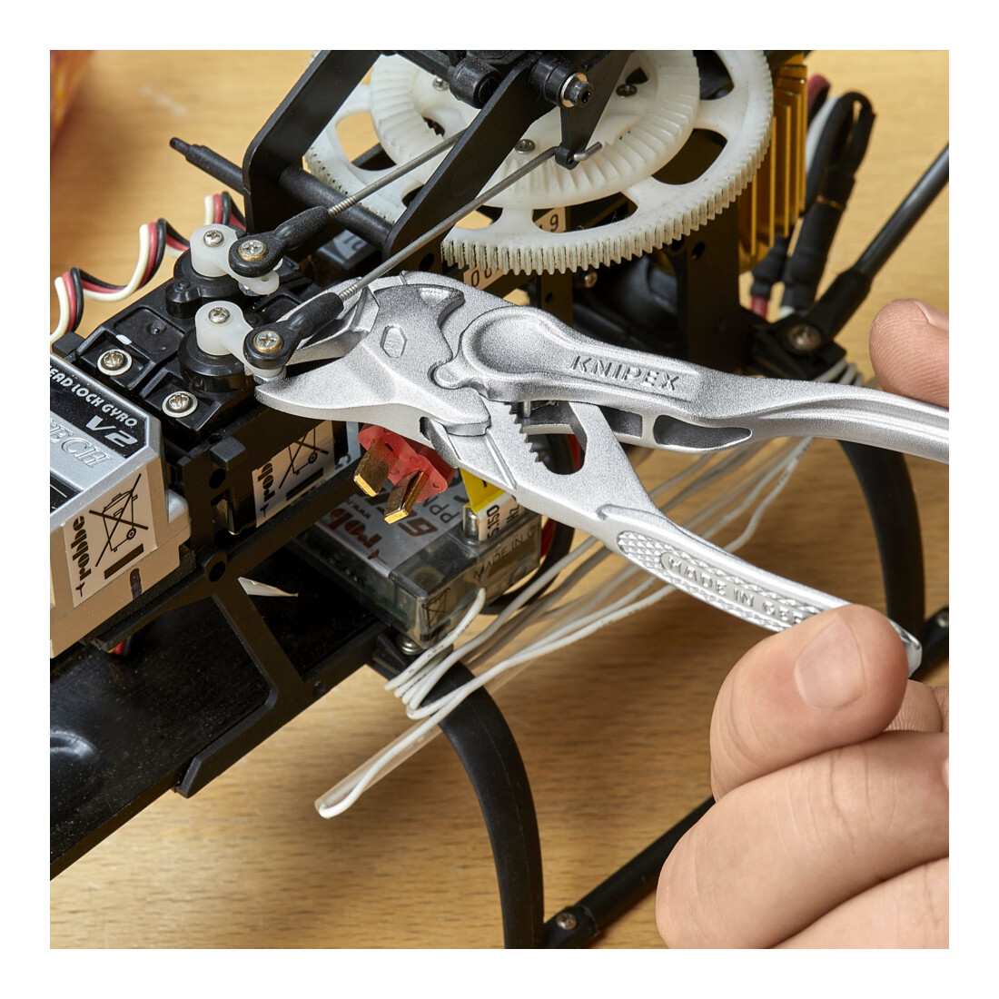 KNIPEX Clé à molette XS 86 04 100 BK, pince et clé en un, surface gravée rugueuse, chromée, 100 mm