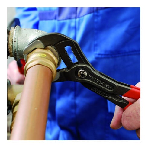 Pince pour pompe à eau Cobra® chromé gaine multi-comp. KNIPEX