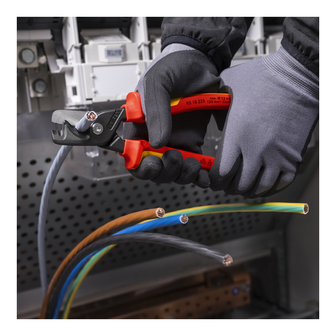KNIPEX Coupe-câbles VDE avec poignées multi-composants 225 mm tête fine