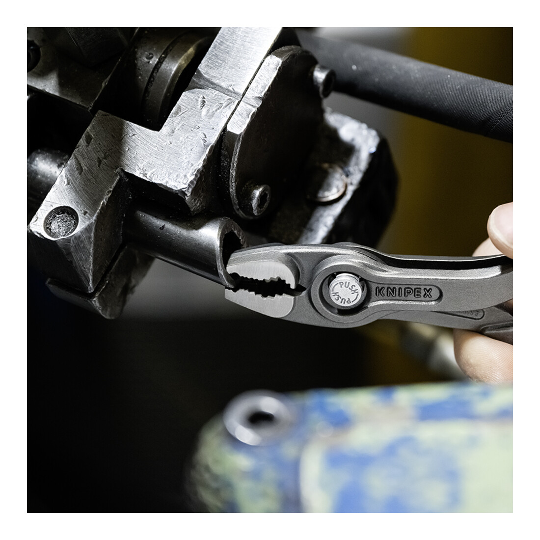 KNIPEX Pince TwinGrip à prise frontale et latérale avec poignées confort gris anthracite 150 mm