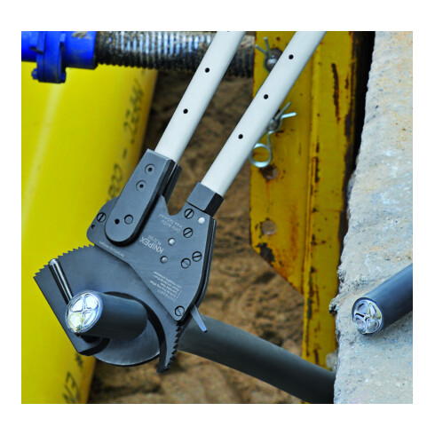 KNIPEX Tagliacavi 95 32 100 con manici telescopici, 680mm