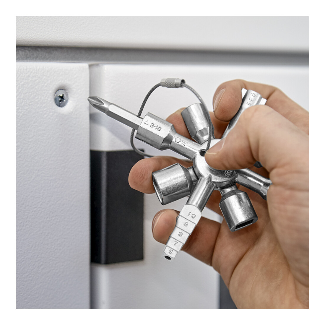 KNIPEX TwinKey®, pour toutes les armoires et systèmes de fermeture standard Knipex